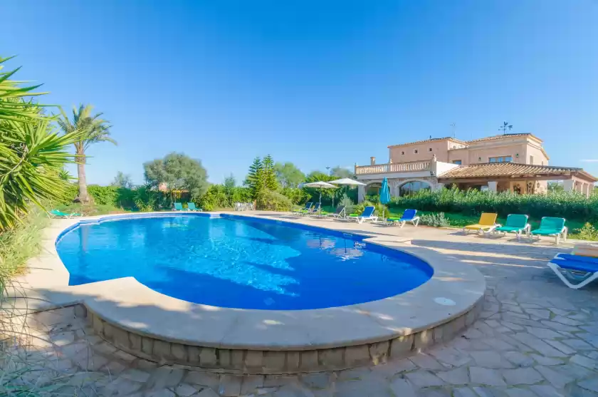Holiday rentals in Na pont, Campos