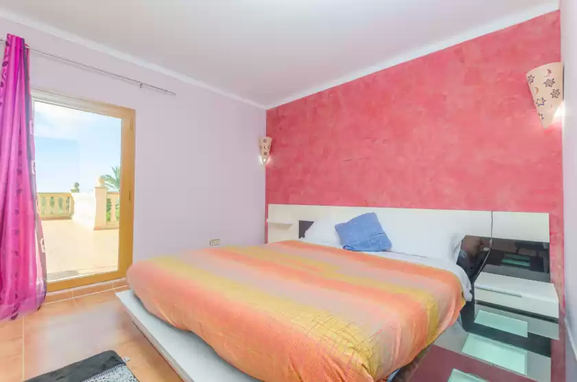 Holiday rentals in Na pont, Campos