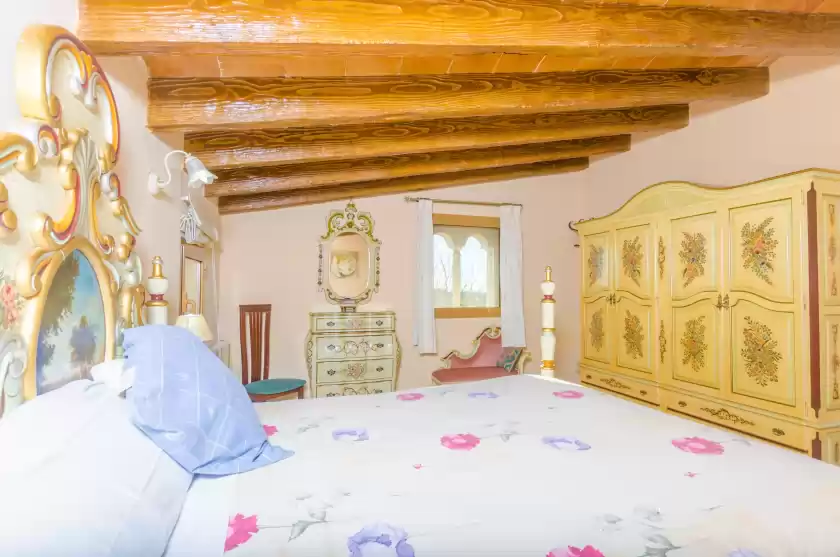 Holiday rentals in Na pont, Campos