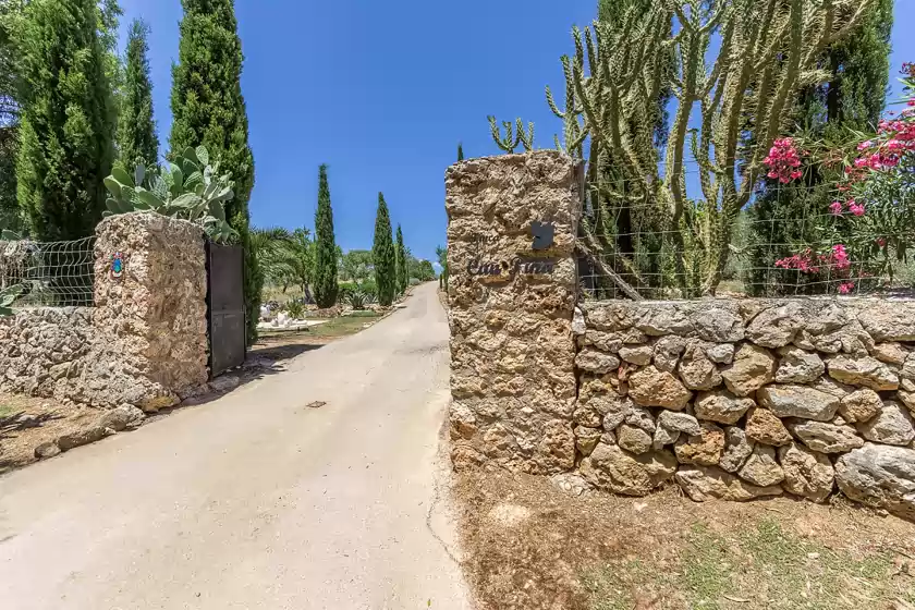 Holiday rentals in Can pina - eco pina -, Costitx