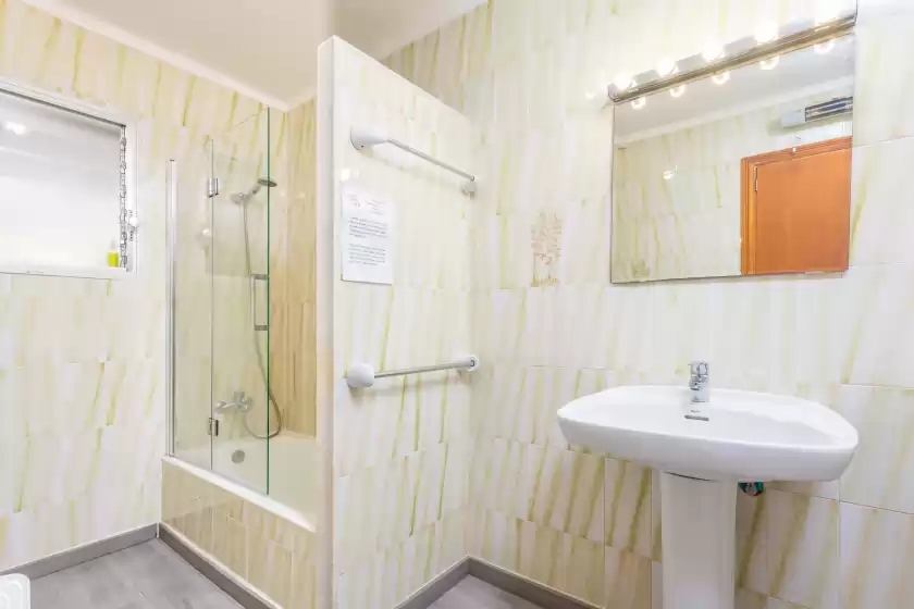 Holiday rentals in Golf, Alcanada