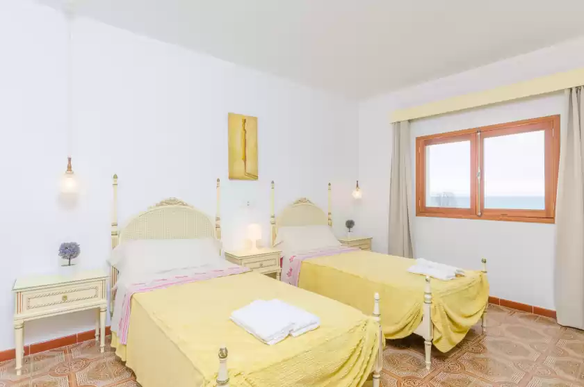 Holiday rentals in Can rosito, s'Illot-Cala Morlanda