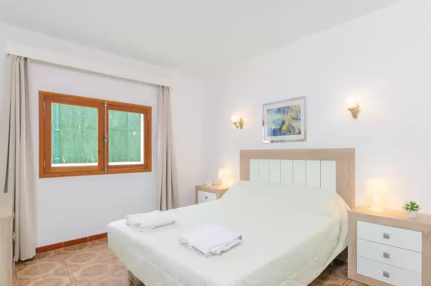 Holiday rentals in Can rosito, s'Illot-Cala Morlanda