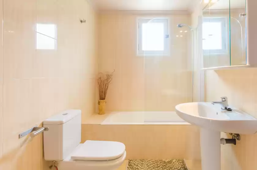 Holiday rentals in Can rosito, s'Illot-Cala Morlanda