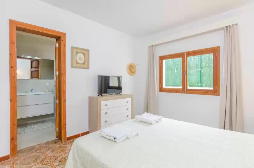 Holiday rentals in Can rosito, s'Illot-Cala Morlanda