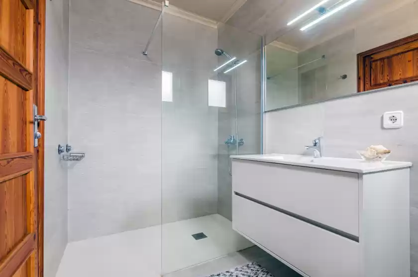 Holiday rentals in Can rosito, s'Illot-Cala Morlanda