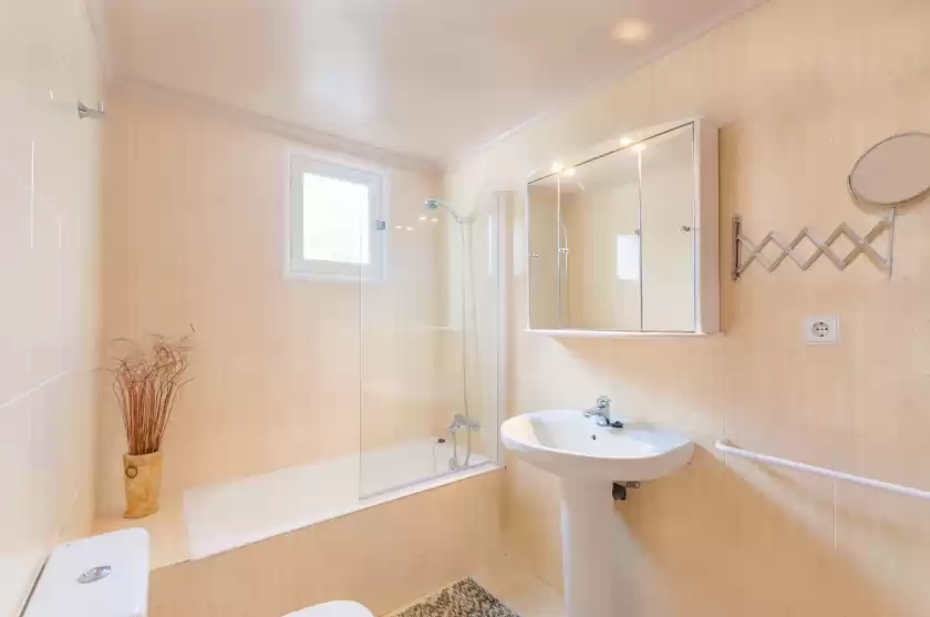 Holiday rentals in Can rosito, s'Illot-Cala Morlanda