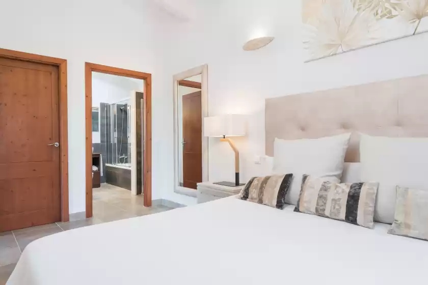 Holiday rentals in Sa finca, Muro