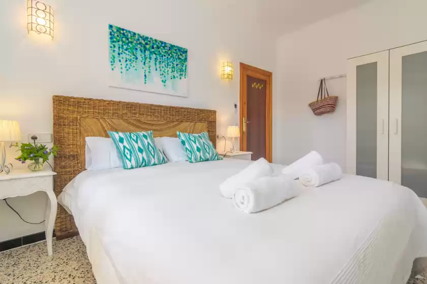 Holiday rentals in Sol i vent, Cala Llombards