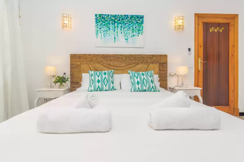 Holiday rentals in Sol i vent, Cala Llombards