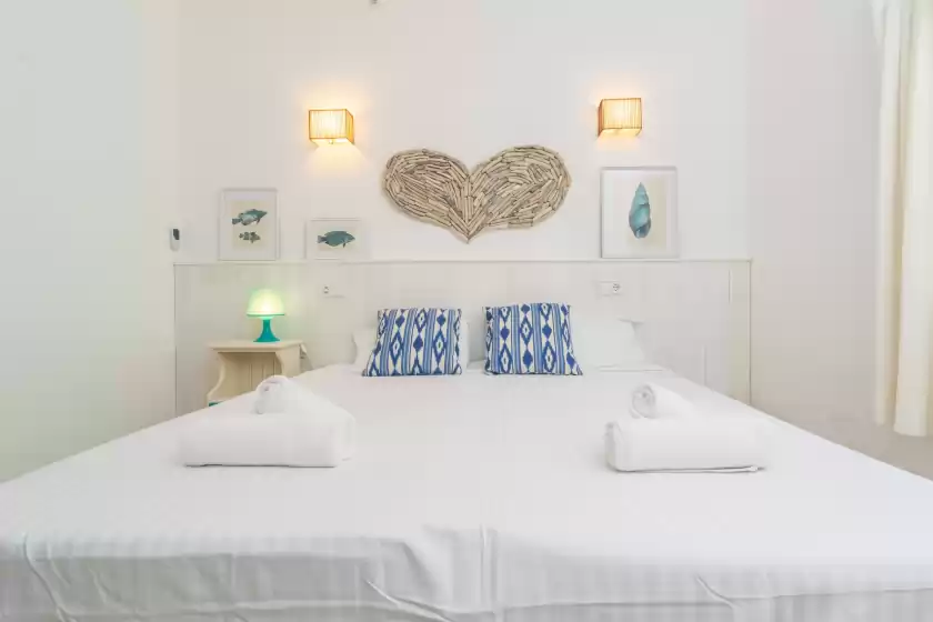 Holiday rentals in Sol i vent, Cala Llombards