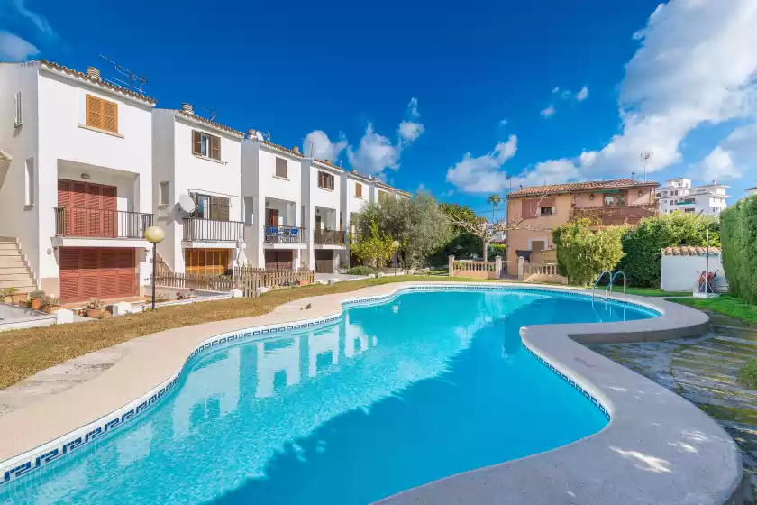 Holiday rentals in Es mallorqui