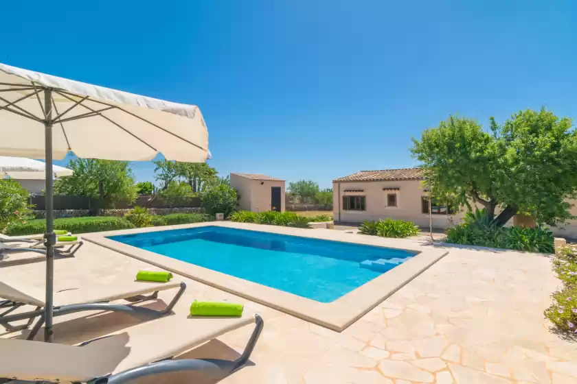 Holiday rentals in S'estret