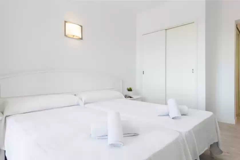 Holiday rentals in Hostal talamanca, Cala d'Or