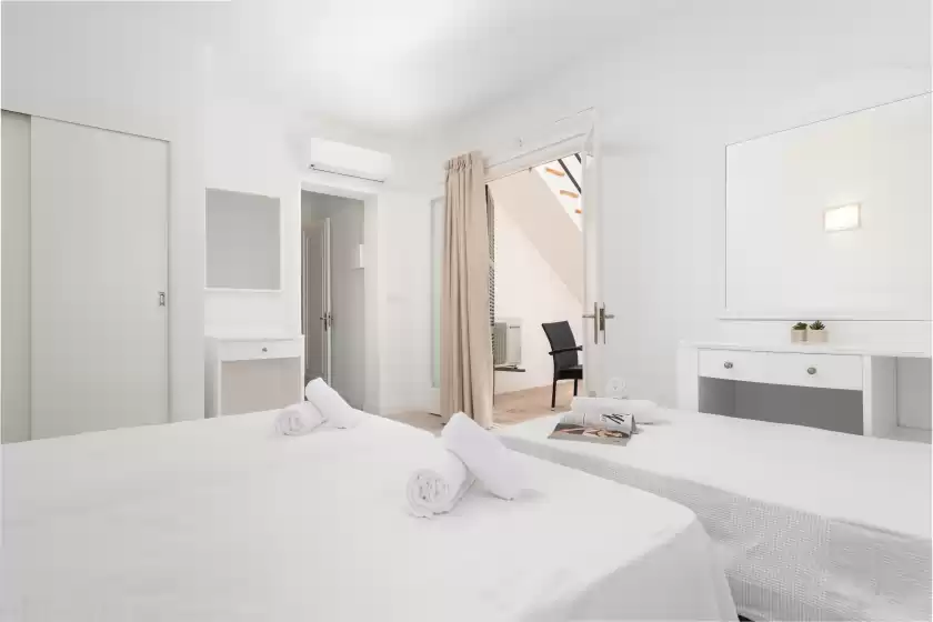 Holiday rentals in Hostal talamanca, Cala d'Or