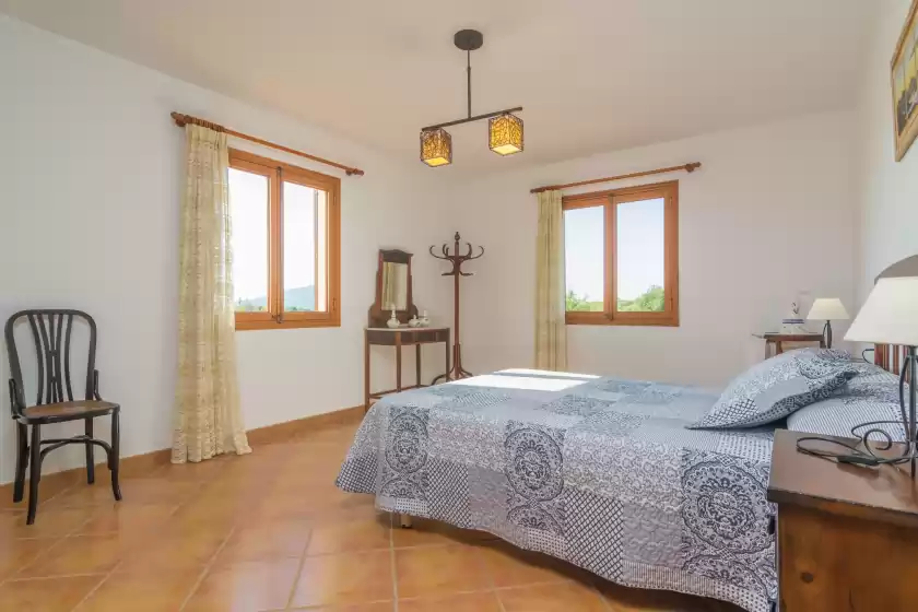 Holiday rentals in Can tut, Campanet