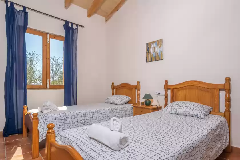 Holiday rentals in Lo den creus, Campos