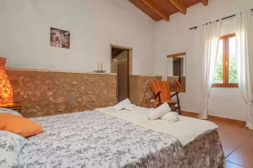 Holiday rentals in Lo den creus, Campos
