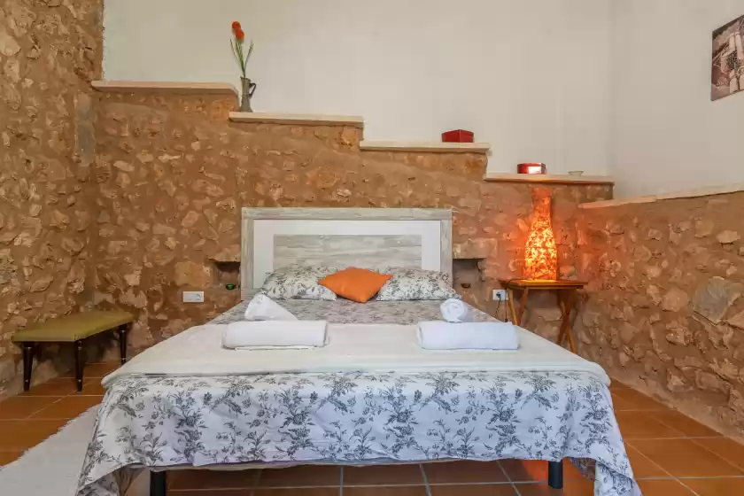 Holiday rentals in Lo den creus, Campos