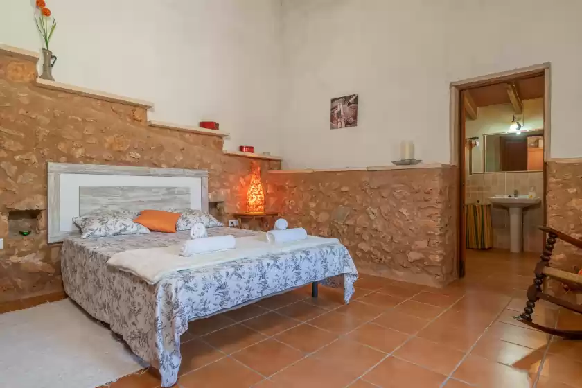 Holiday rentals in Lo den creus, Campos