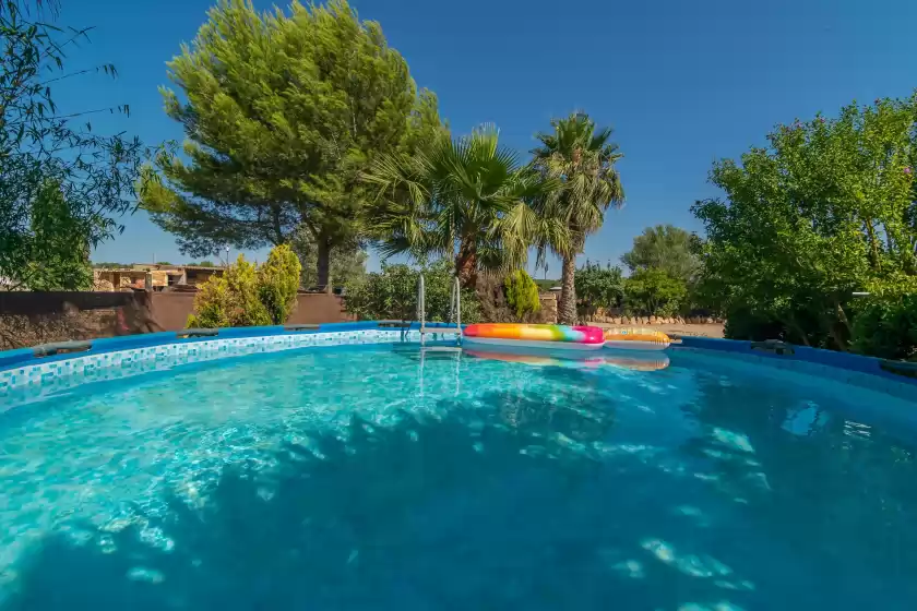 Holiday rentals in Lo den creus, Campos