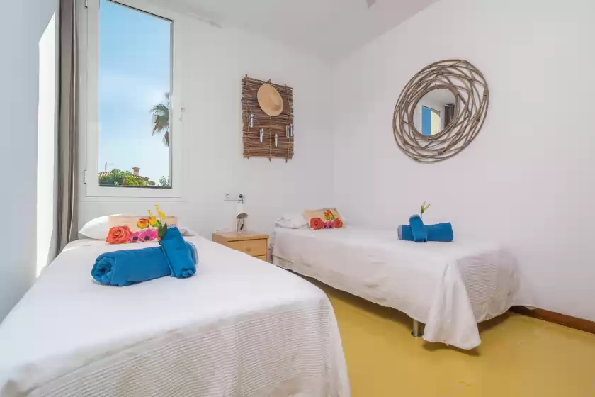 Holiday rentals in Mirella, Habitat