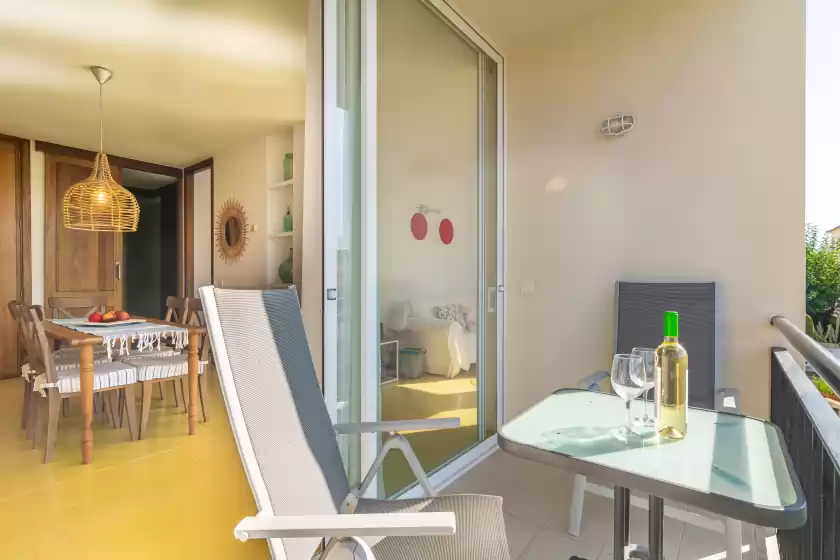 Holiday rentals in Mirella, Habitat