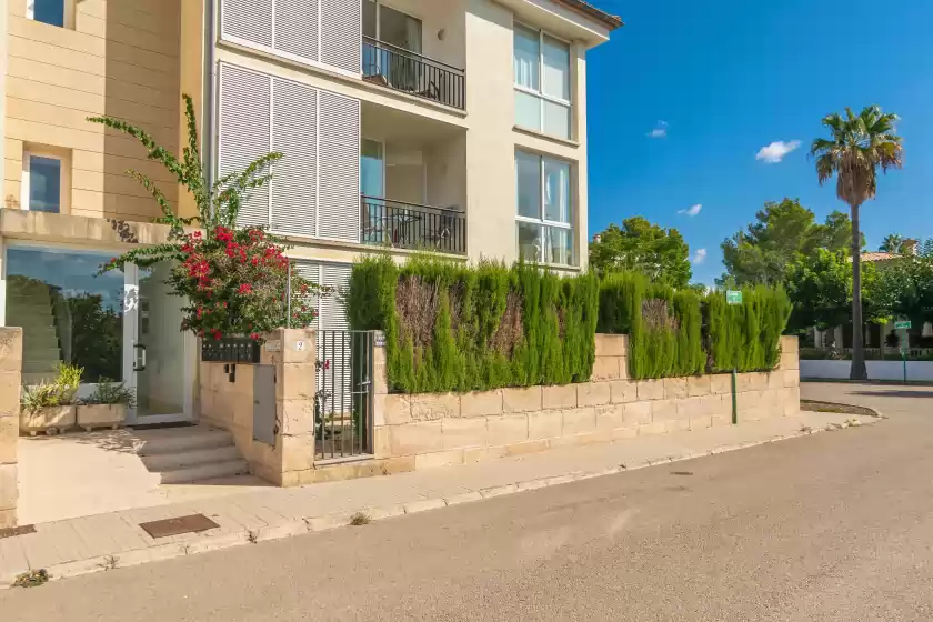 Holiday rentals in Mirella, Habitat