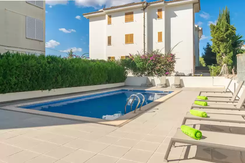 Holiday rentals in Mirella, Habitat