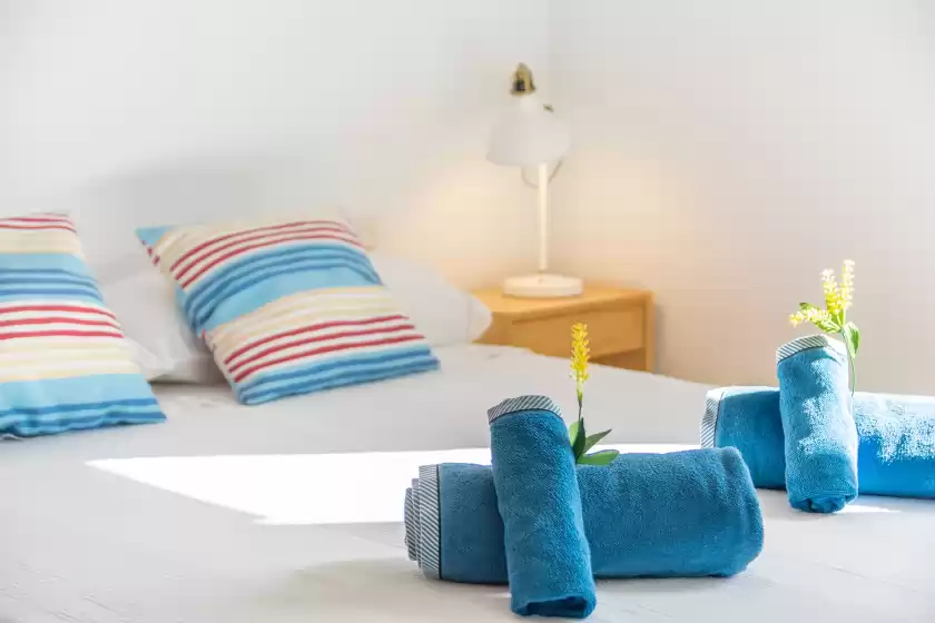 Holiday rentals in Mirella, Habitat