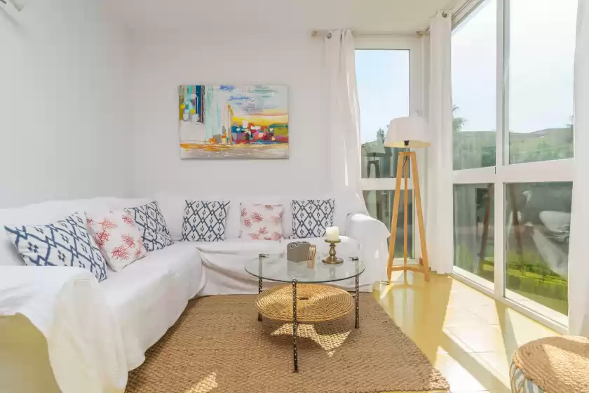 Holiday rentals in Mirella, Habitat