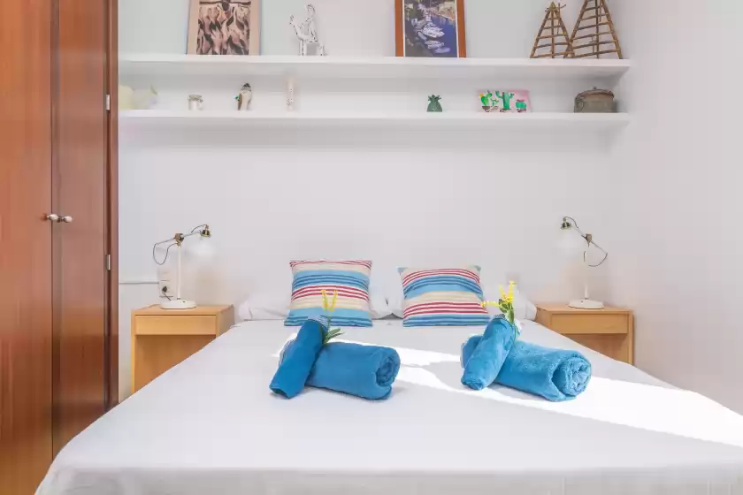 Holiday rentals in Mirella, Habitat