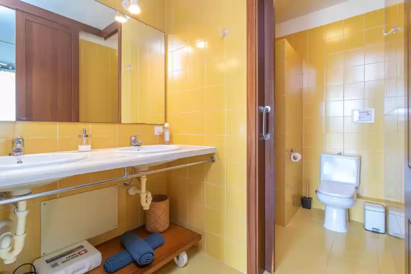 Holiday rentals in Mirella, Habitat