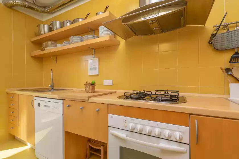 Holiday rentals in Mirella, Habitat