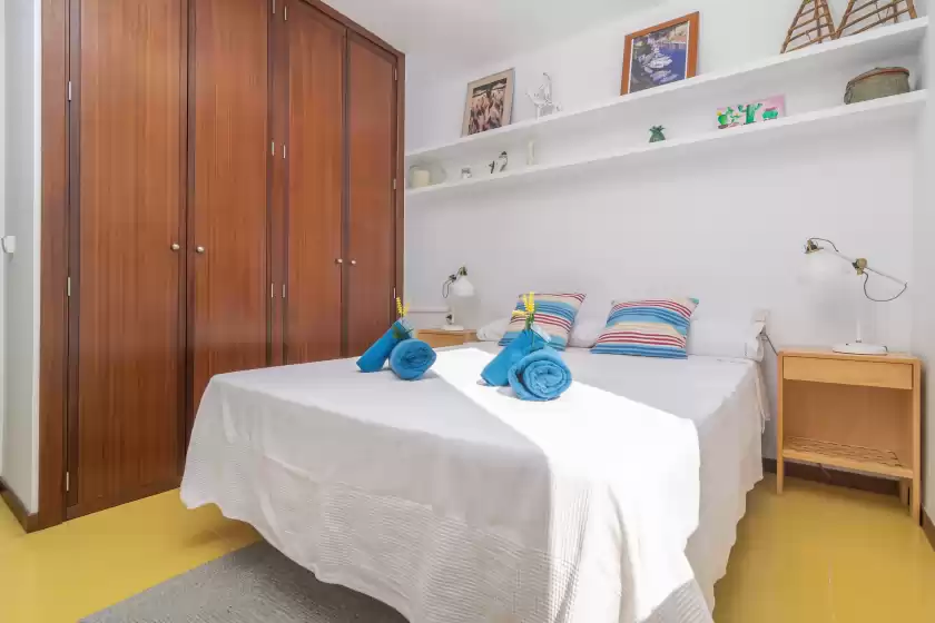 Holiday rentals in Mirella, Habitat