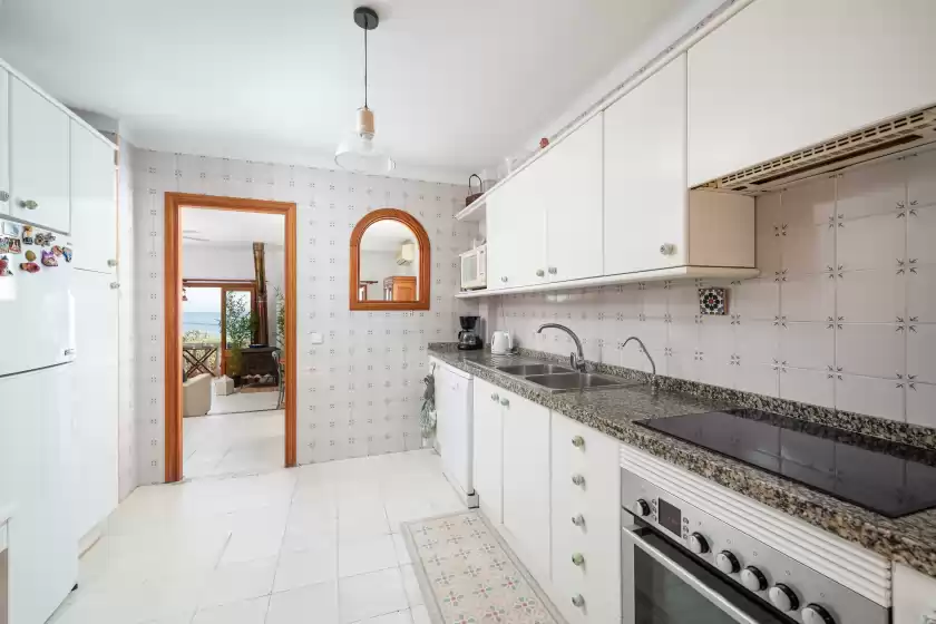 Holiday rentals in La casa del far, Alcanada