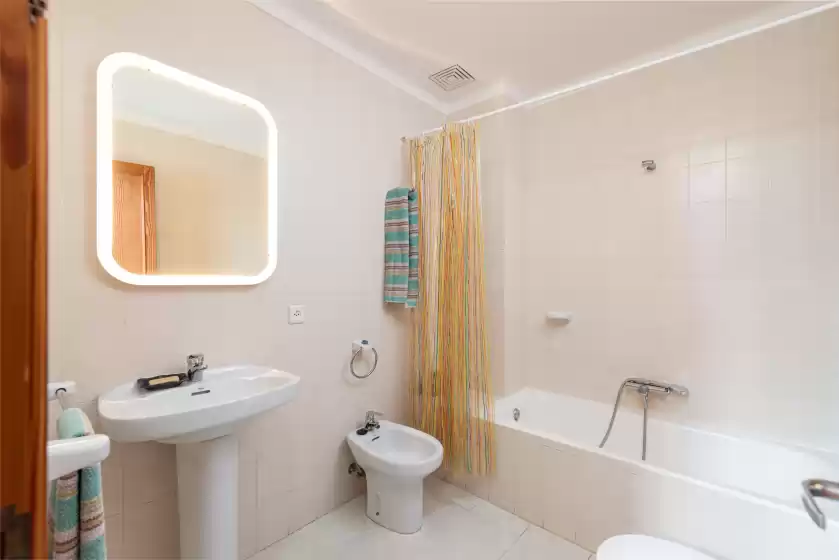 Holiday rentals in La casa del far, Alcanada