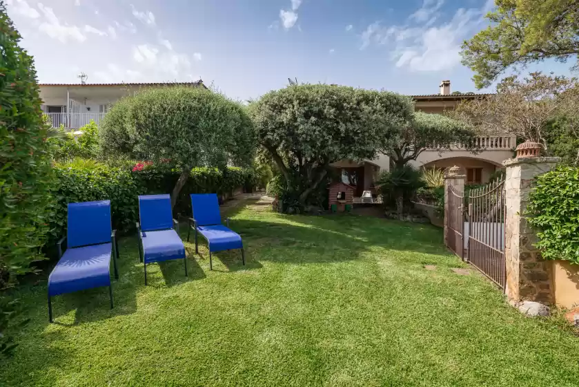 Holiday rentals in La casa del far, Alcanada