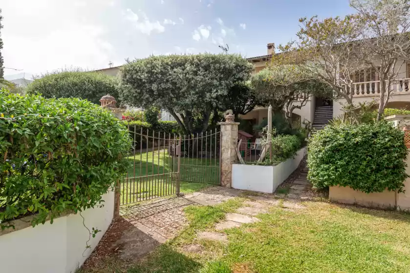 Holiday rentals in La casa del far, Alcanada