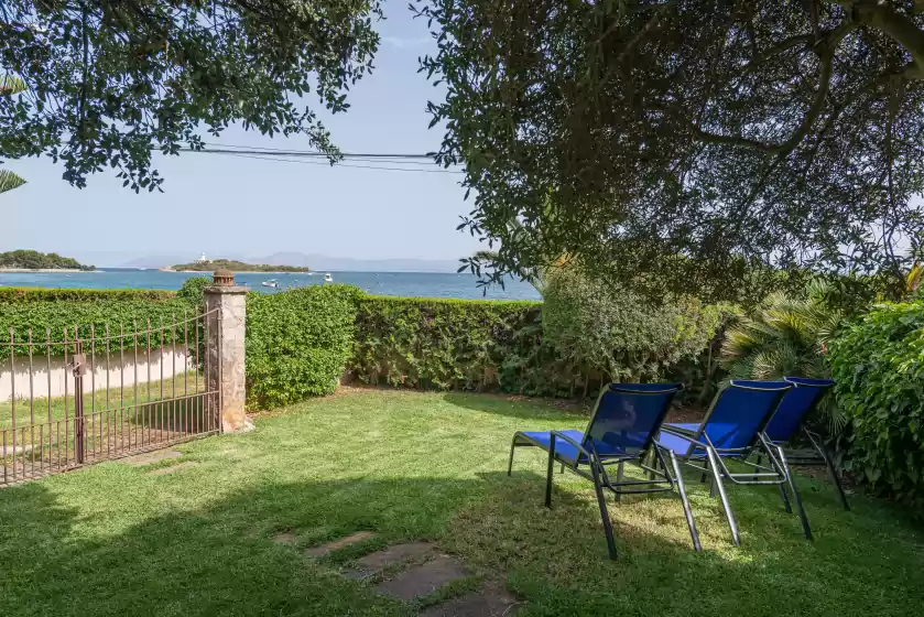 Holiday rentals in La casa del far, Alcanada