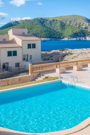 Holiday rentals in Perleta, Cala Rajada