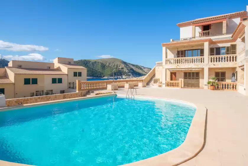 Holiday rentals in Perleta, Cala Rajada
