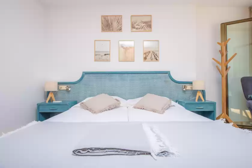 Holiday rentals in Perleta, Cala Rajada