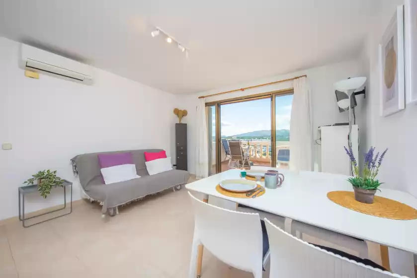 Holiday rentals in Perleta, Cala Rajada