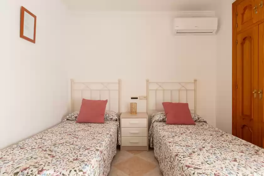 Holiday rentals in El descanso, Mijas
