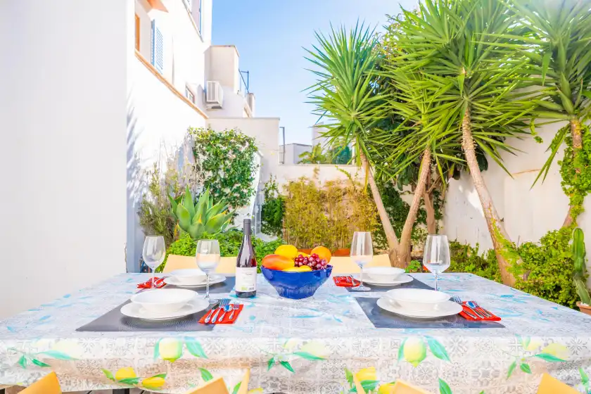 Holiday rentals in Villa palmera, Es Molinar