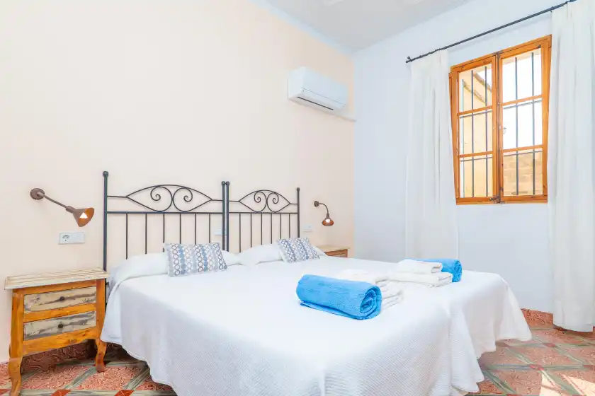 Holiday rentals in Son rossinyol nou, Campos