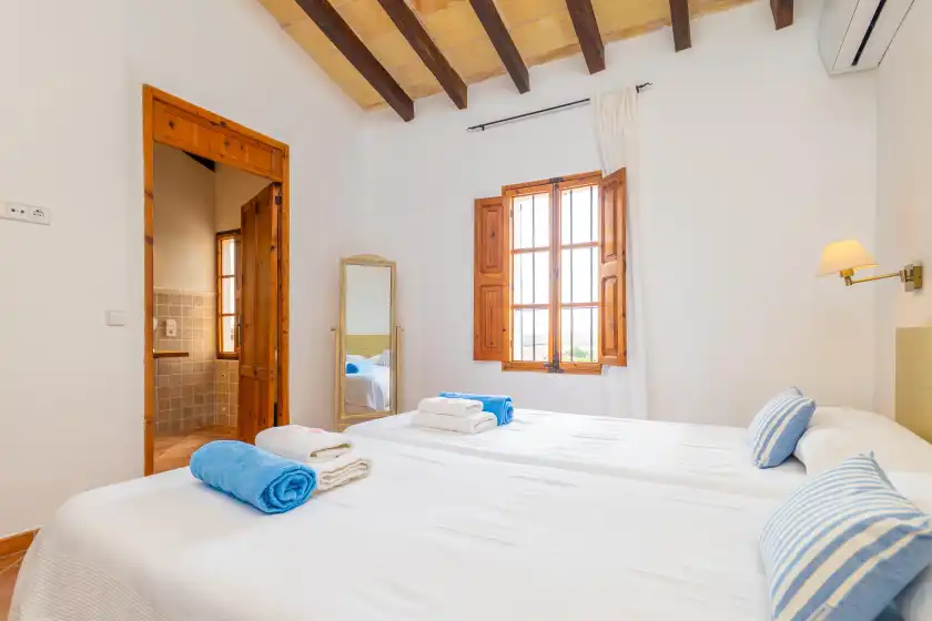 Holiday rentals in Son rossinyol nou, Campos