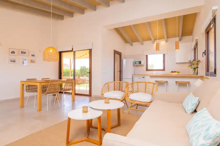 Holiday rentals in Son rossinyol nou (ses figueretes), Campos