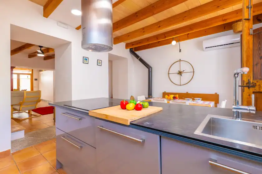 Holiday rentals in Can mateu (campanet), Campanet